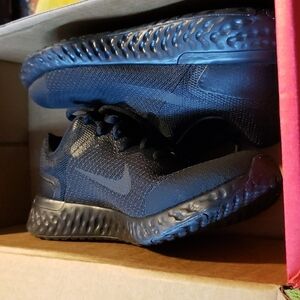 NIKE All Black Sneakers 👟
